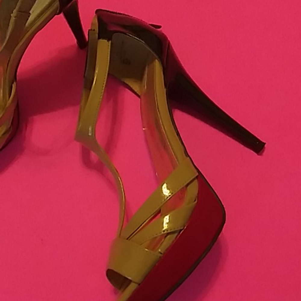 Shoes - Picture 2 of 3